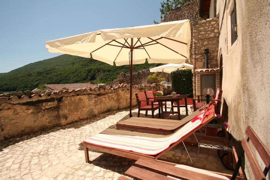 Aparthotel Sotto Il Castello Gagliano Aterno Exteriér fotografie