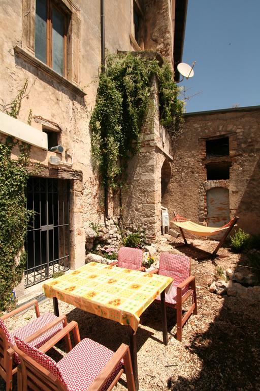 Aparthotel Sotto Il Castello Gagliano Aterno Exteriér fotografie