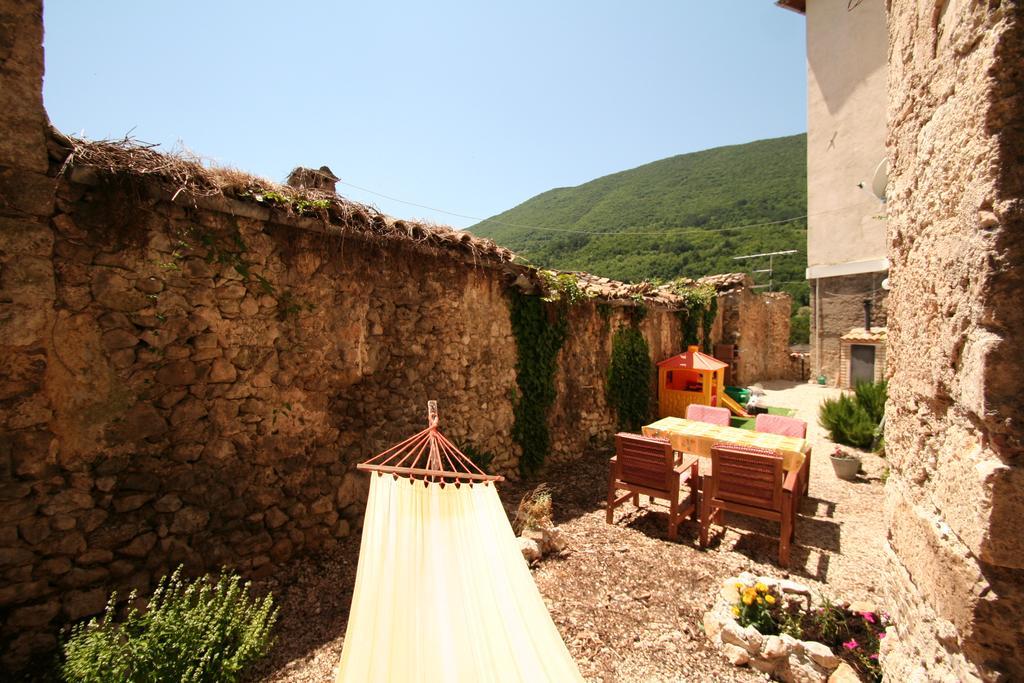 Aparthotel Sotto Il Castello Gagliano Aterno Exteriér fotografie